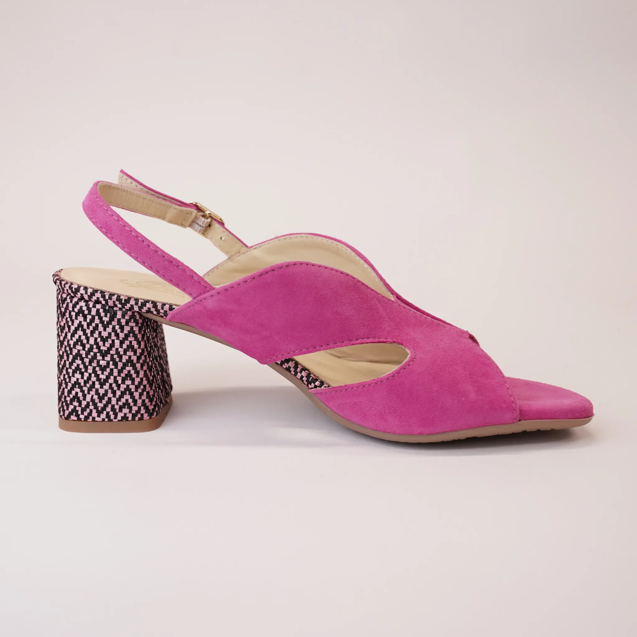 21180 Fuchsia Suede Heels