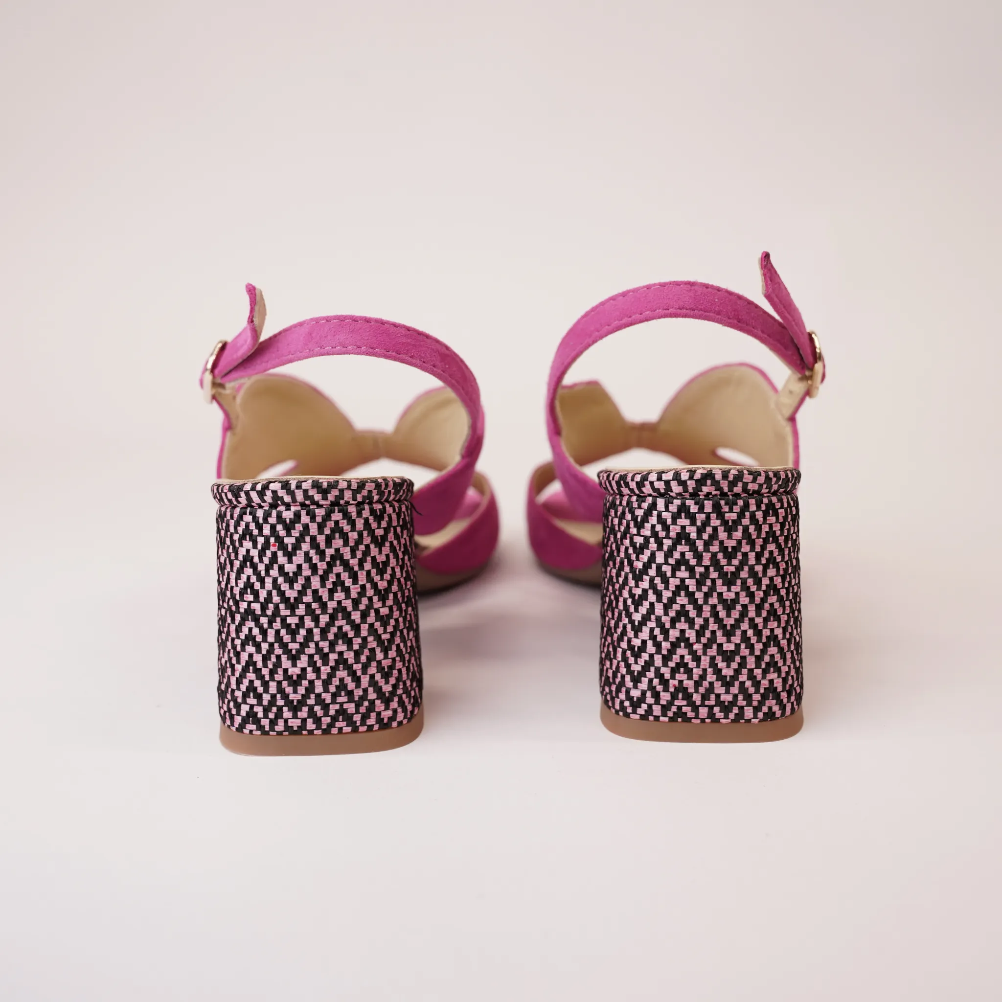 21180 Fuchsia Suede Heels