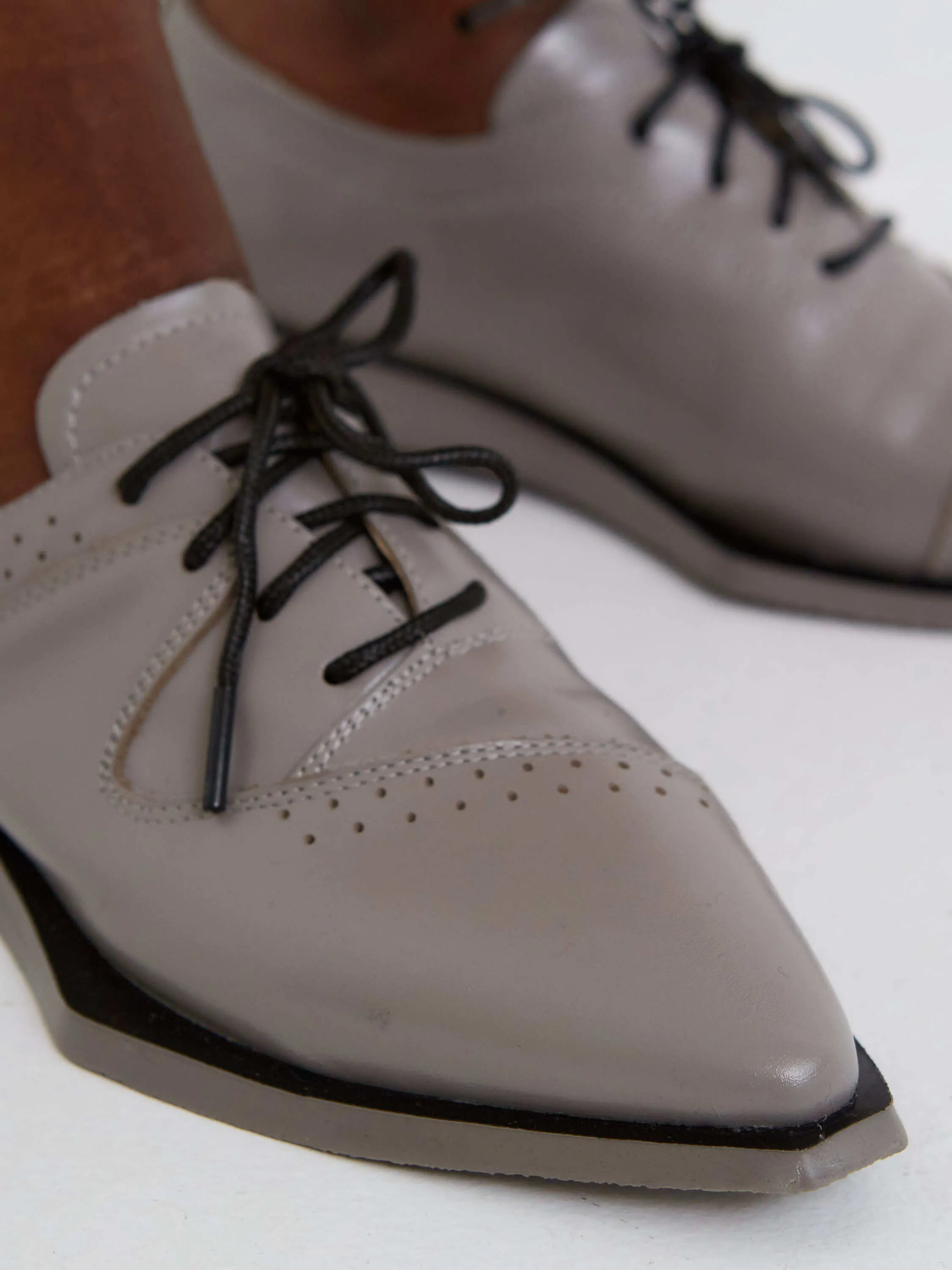 Pointed Lace-Up Brogues - Gray