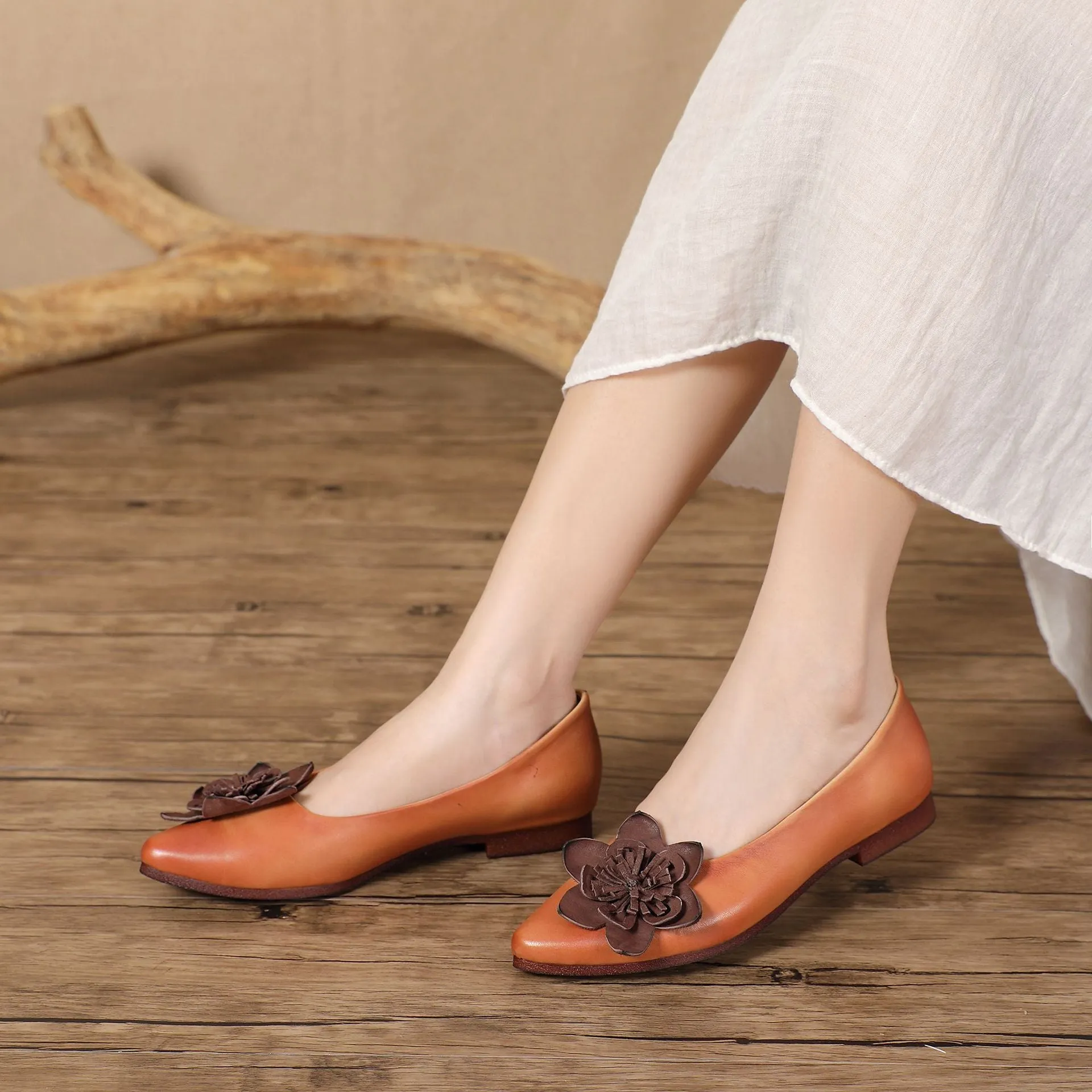 Women Handmade Leather Flower Literary Pointed Toe Soft Sole Comfortable Flat Shoes