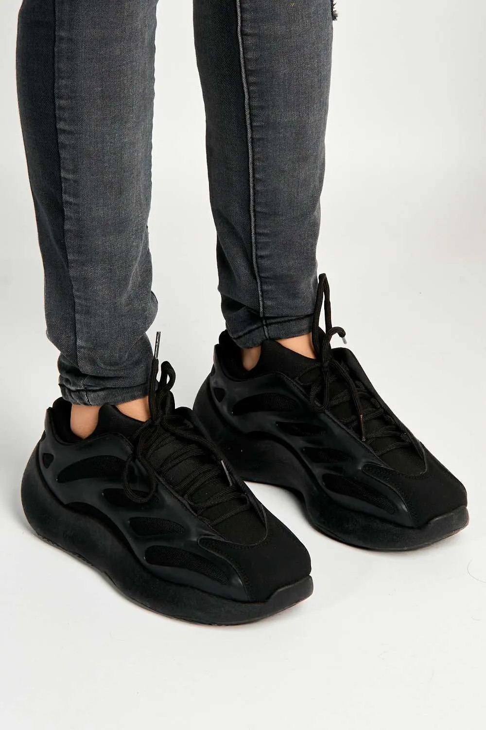 Yaz Lace Up Trainers in Black